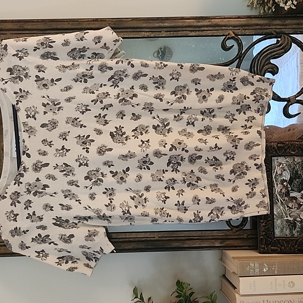 Elle Floral Sweater Size M